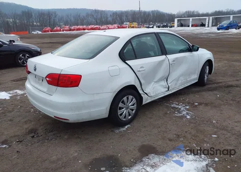 2014 Volkswagen Jetta 2.0L S z USA, uszkodzony, nr VIN 3VW2K7AJ9EM418030